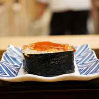 北浜鮨やまの - ◇ねぎトロいぶりがっこ巻き 卵黄醤油漬け乗せ