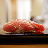 北浜鮨やまの - ◇蛇腹（大間）
                    縞鯵の逆にこちたは温度を高めた一体感。