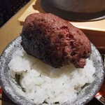 釜元はん米衛 - 熟成和牛レアハンバーグ　オンザライス！