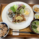 カフェスタジオ 言の波 - 本日のランチ　１３００円（デザート付)