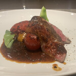 キャトルラパン - お肉にはトリュフのソース