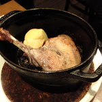 オレンジ - フランス産：地鶏モモ肉のロースト：690円は期間限定価格（通常は1380円)