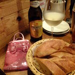 オレンジ - (☸ω☸)✦欲張りガーリックオイル煮（小エビ＆タコ）780円+バケット：４カット：２５０円