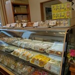 高橋菓子店 - お菓子のショーケース