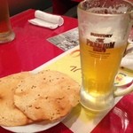 PRASIDHA - 生ビール３８０円　パパド１００円（お通しとして無料提供）