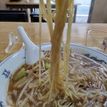 鵬来 - 麺リフト。ピンボケした。