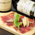 アジアンダイニングバー ヒマラヤ - 生ハム盛り合わせ赤、白ワイン飲み