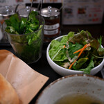 ベトナム フロッグ - 【バインミー セット@税込950円】パクチー＆サラダ