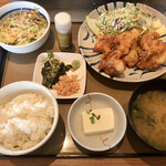 やよい軒 - から揚げ定食　ほぐし鮭小鉢　野菜サラダ