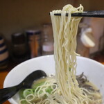龍の神 - ラーメンの麺