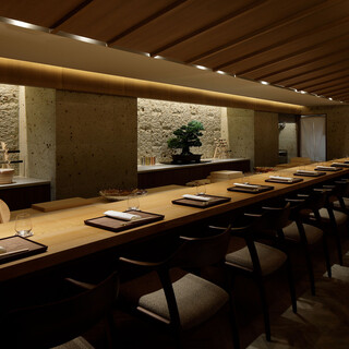 A high-quality space filled with Japanese beauty that you want to visit on a special day. Private room seats available