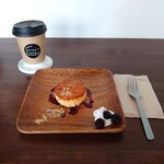 ニワタスカフェ - 料理写真:バスクチーズケーキとプレミアムホットコーヒー