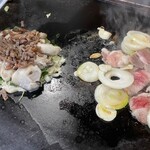 お好み焼き ひろ - カキオコ、牛筋イン