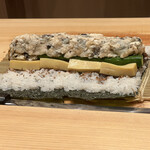 鮨 しゅんじ - アナゴがトロトロで美味しいんじゃ～。いつかこの太巻きをお土産に買って帰れるようになりたい。