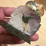 鮨 しゅんじ - 海苔を開くと茎わさびがこんにちは。新作とのこと。