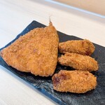 ○屋 - 大判のよう肉厚なアジフライとカキフライ