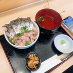 ○屋 - 定食　税込1000円 炙り〆さば、スズキ