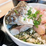 ○屋 - 大ぶりの炙り〆さばが二段です