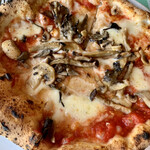 ア フェネステッラ - フンギミスティ(モッツァレラ、信州きのこ、マッシュルーム)