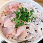 ○屋 - 左:スズキ　右:太刀魚　太刀魚は30年ぶりの味わい　味を忘れています（笑）