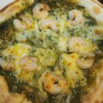 卓 - バジルシーフードピザその３