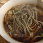 一〇そば - 太蕎麦が湯気で曇ってますが