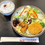 内野牛肉店 - コロッケ弁当（盛り付け後）サラダは別です