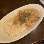 Ile de Manger - ここんちのチキンカレーが旨い。これはお願いして1.5人前にしてもらった。クリーミーフレンチチキンカレー