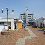 寿司吉 - ③階段登りきるとこんな感じ、いろいろお店があり目移りします。この奥まで行くと左手にお店があります