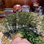 横浜家系ラーメン 三郷家 - 海苔増しは5枚100円。