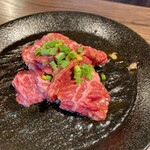 黒毛和牛焼肉 白か黒 - 