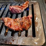 黒毛和牛焼肉 白か黒 - 