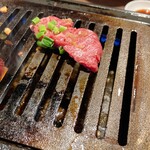黒毛和牛焼肉 白か黒 - 