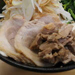 ラーメン 三亀 - チャーシュー