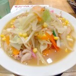 東京ちゃんぽんと焼売 手わざ屋 - 野菜たっぷりちゃんぽん 980円