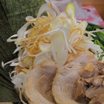 ラーメン 三亀 - 中心部