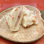 よし村 - ［付出し］かぶら寿司
      石川県伝統の発酵食品。塩漬けしたカブに塩漬けしたブリを挟んで発酵させたもの。