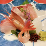 よし村 - ［刺身］ひみ寒ぶり・なめら(キジハタ)・甘えび・あおりいか