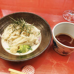 よし村 - ［食事］蓮根めん
      レンコン粉が練り込んであるそうです。