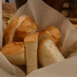 ボッチーノ - アヒージョに付いてくるパン