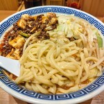 東京タンメン トナリ - たっぷりな中太麺に麻婆野菜が絡みます