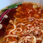 龍香苑 - 普通な鶏ガラ醤油のラーメンに
            辛味噌ミンチのみが辛いだけだった。
            
            これはこれで普通に美味しい味わい。
            
            化調は僕の舌では感じ無かった。