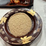 和韓料理 若狭 - サムギョプサル用のゴマ