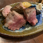 獣肉と酒 ぼんくら - 馬肉の塊焼き　脂はあっさり、肉質は鹿よりも弾力あるが決して硬くない　噛めば噛むほどひたすら美味い！！