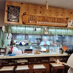 寿し金 - 親方のイイ笑顔。雑然としたカウンターがヤヴァい（獏