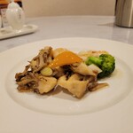 h Kamakura Yamashita Hanten - 海老と季節野菜の塩味炒め