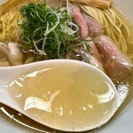 神保町 黒須 - 美しい黄金色の塩スープ