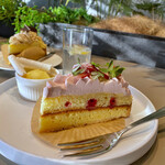 #NOCA inami Farm to Table - 苺のタルトカフェプレート単品¥600
      アイスとゼリーのついたカフェプレート
      せットは+¥150