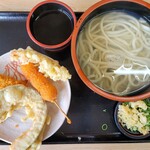 まるいち - うどん 釜揚･湯だめ 小（280円）/天ぷら えび（150円）/天ぷら うずらフライ（130円）/天ぷら かぼちゃ（120円）/天ぷら アジフライ（140円）