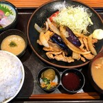 Sumiyaki Jirou - 炭焼治郎　もち豚生姜焼き定食1100円＋お造り小鉢200円
